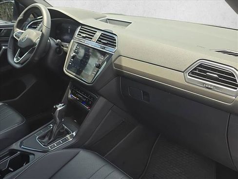 Used 2022 Volkswagen Tiguan SE R-Line FWD image 24