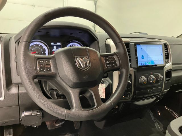 Used 2020 RAM 1500 Classic SLT AWD/4WD image 40