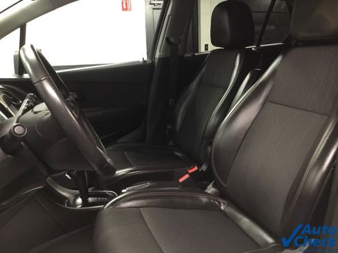 Used 2017 Chevrolet Trax LT w/ Driver Confidence Package image 25