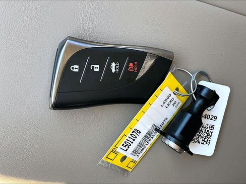 Used 2020 Lexus LS 500 w/ Accessory Package (Z2) RWD image 15