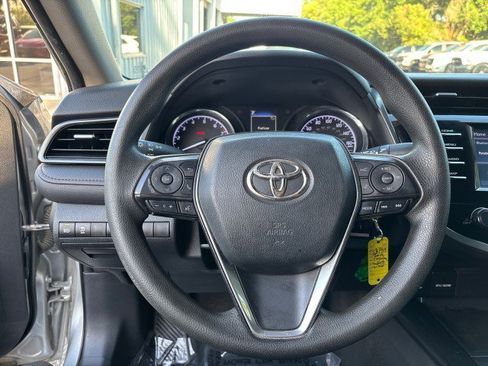Used 2019 Toyota Camry LE image 14