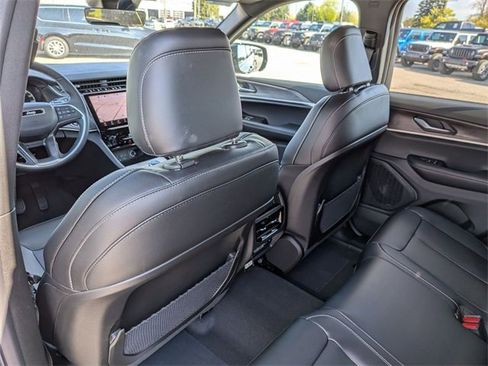 New 2025 Jeep Grand Cherokee Limited w/ Black Appearance Package image 26