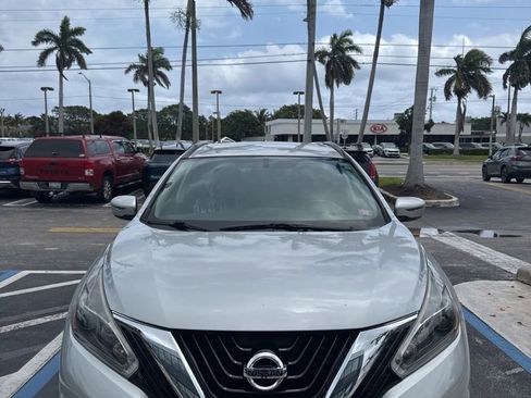 Used 2018 Nissan Murano SV FWD image 3