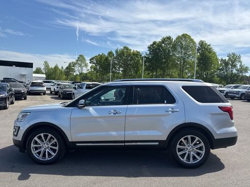 Used 2017 Ford Explorer Limited image 2