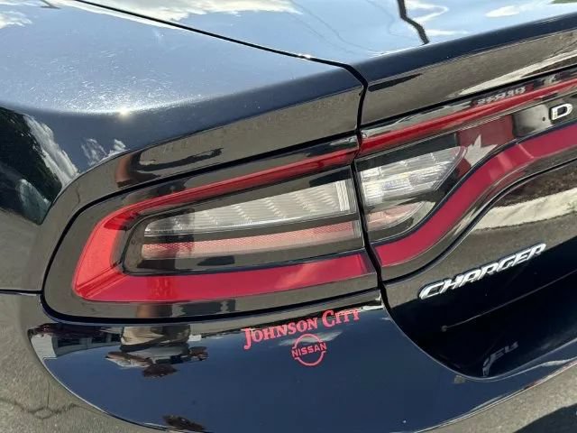 Used 2022 Dodge Charger SXT RWD image 11