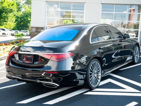 Used 2022 Mercedes-Benz S 500 4MATIC w/ AMG Line Package image 11