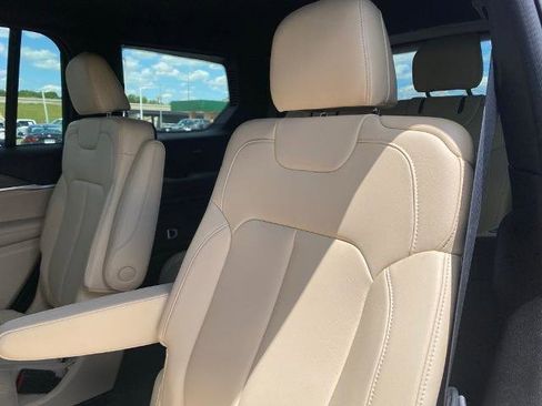 Used 2024 Jeep Grand Cherokee L Limited AWD/4WD image 31