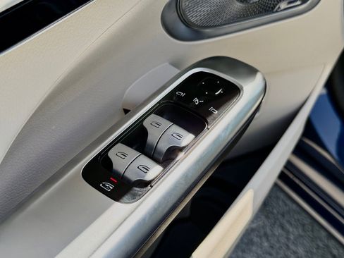 Used 2025 Mercedes-Benz C 300 Sedan image 23