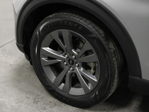 Used 2022 Ford Explorer XLT w/ Equipment Group 202A image 10