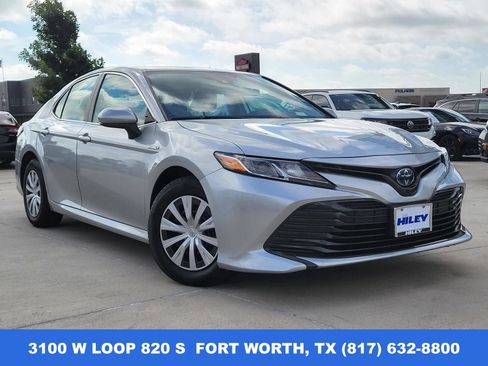 Used 2020 Toyota Camry LE FWD image 1