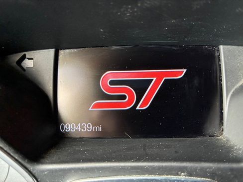 Used 2017 Ford Focus ST w/ Equipment Group 401A image 8