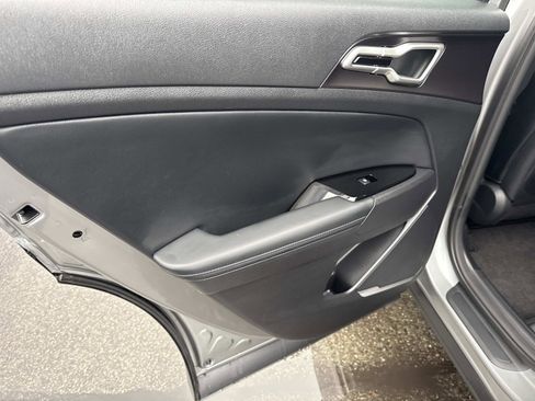 Used 2024 Kia Sportage EX image 15