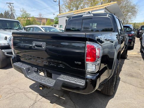 Used 2023 Toyota Tacoma TRD Off-Road w/ TRD Premium Off Road Package AWD/4WD image 6