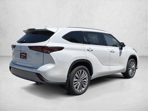 New 2026 Toyota Highlander Platinum AWD/4WD image 5