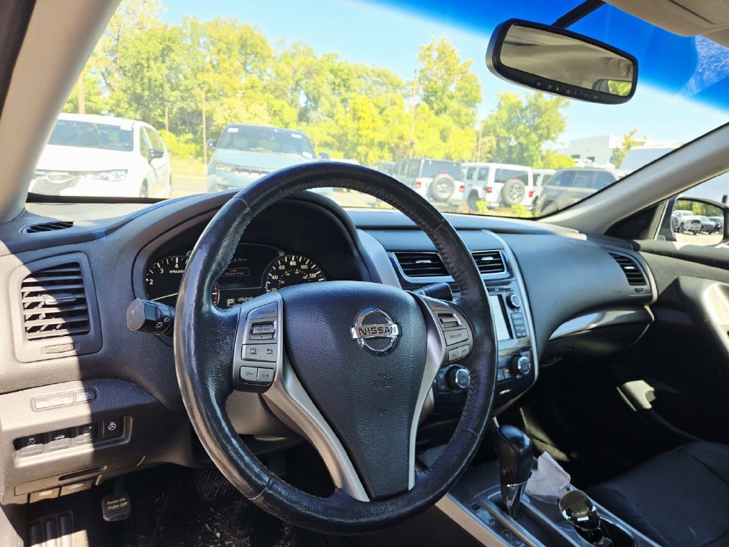 Used 2015 Nissan Altima 2.5 SL w/ Technology Package FWD image 10