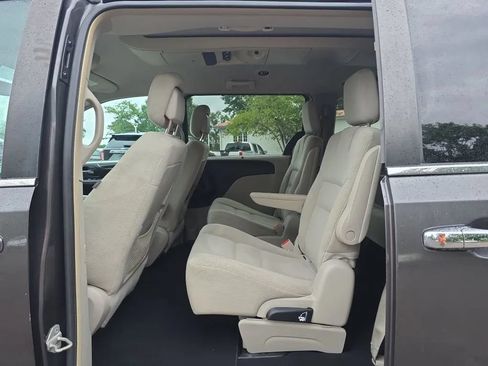 Used 2015 Chrysler Town & Country Touring w/ Driver Convenience Group FWD image 31