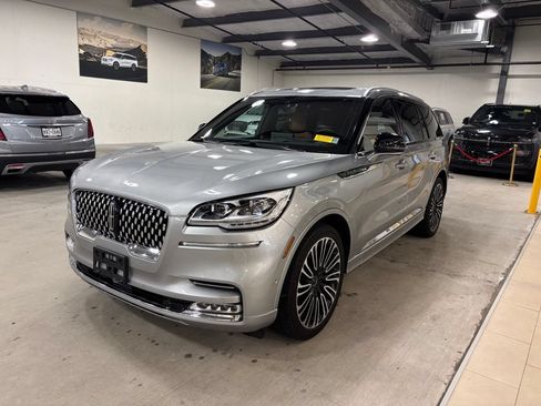Used 2023 Lincoln Aviator Black Label w/ Dynamic Handling Package AWD/4WD image 3