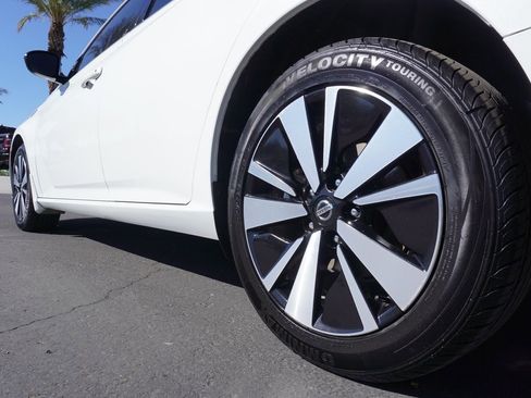 Certified 2023 Nissan Altima 2.5 SR w/ SR Premium Package image 6