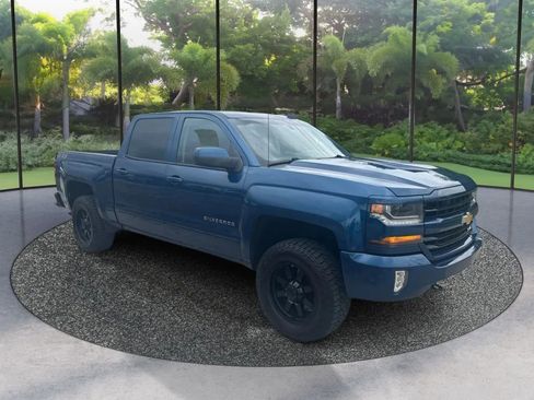 Used 2018 Chevrolet Silverado 1500 LT w/ All Star Edition AWD/4WD image 3