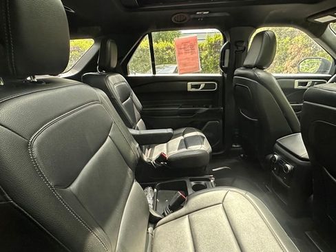 Used 2020 Ford Explorer XLT w/ Equipment Group 202A AWD/4WD image 7