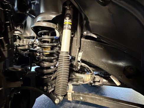 Used 2024 Jeep Wrangler Unlimited Rubicon w/ Capability Package image 31