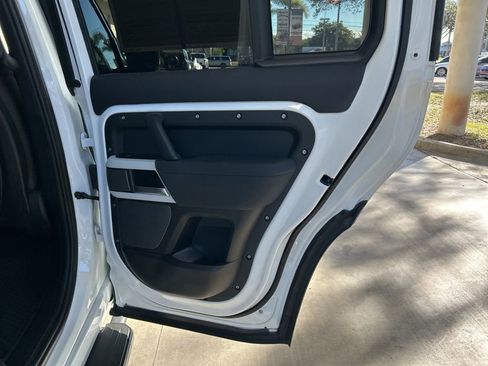 Used 2020 Land Rover Defender 110 SE image 38