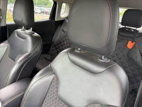 Used 2019 Jeep Compass Latitude w/ Popular Equipment Group AWD/4WD image 9