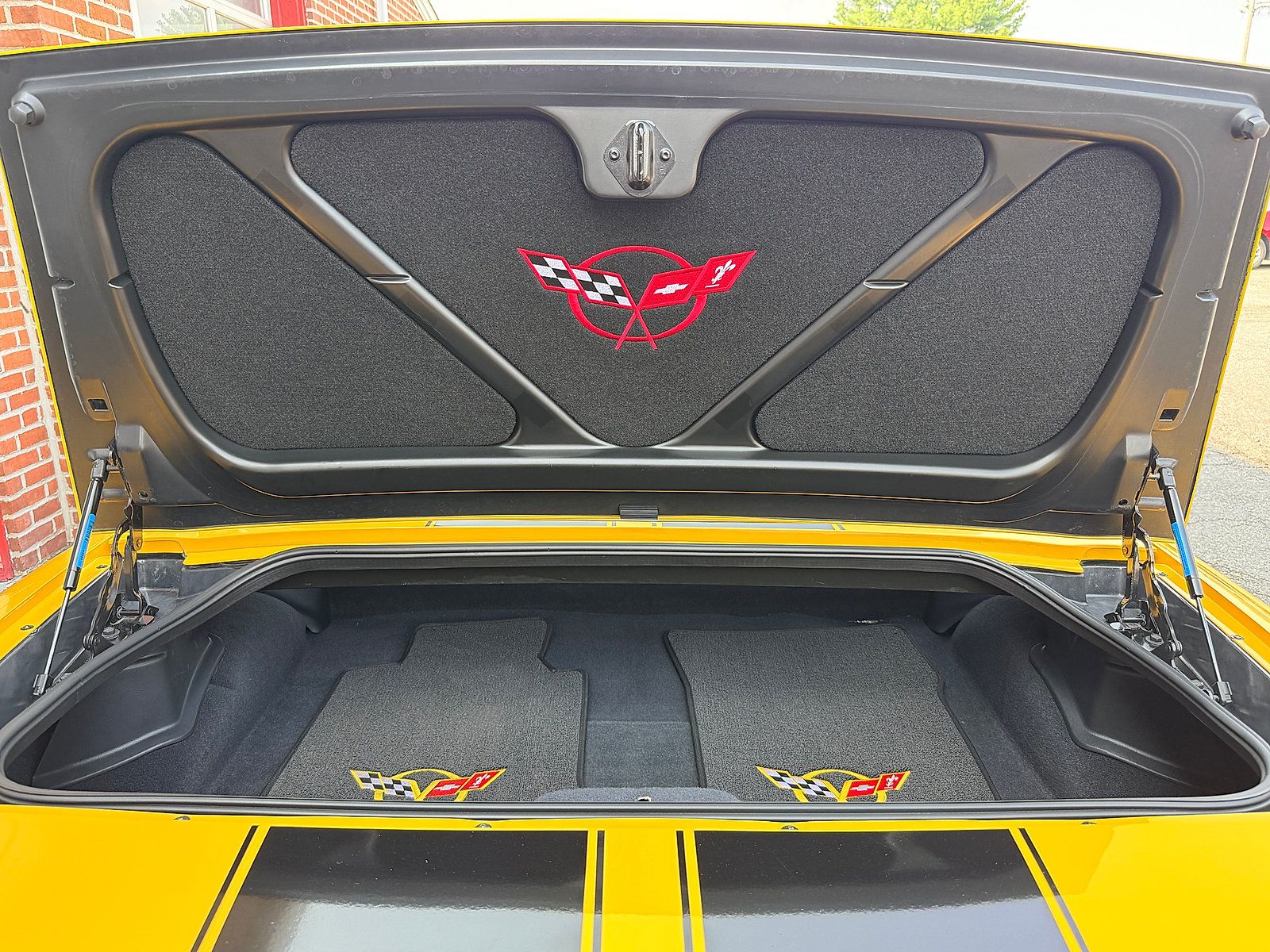 Used 2004 Chevrolet Corvette Z06 w/ Memory Package RWD image 51