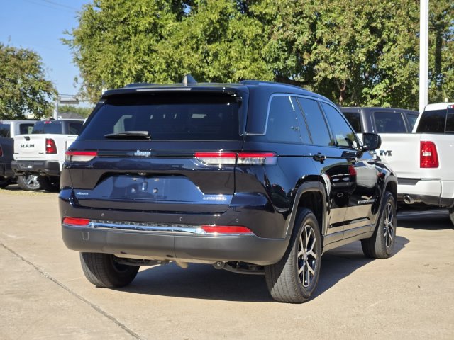 Used 2023 Jeep Grand Cherokee Limited AWD/4WD image 7