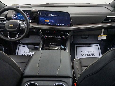 New 2025 Chevrolet Suburban Premier image 15