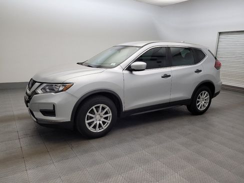 Used 2019 Nissan Rogue S FWD image 2
