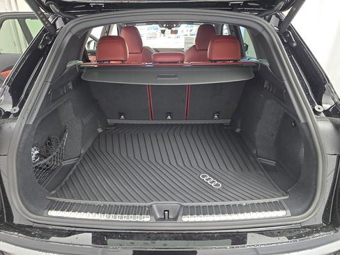 New 2025 Audi SQ5 Prestige image 12