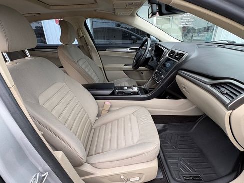 Used 2019 Ford Fusion SE FWD image 17