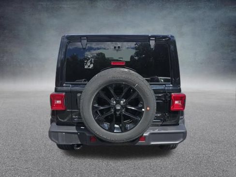 Used 2025 Jeep Wrangler Unlimited Sahara AWD/4WD image 8