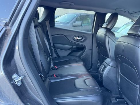 Used 2019 Jeep Cherokee Latitude Plus image 24