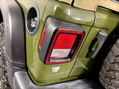 Used 2022 Jeep Wrangler Unlimited Sport AWD/4WD image 23