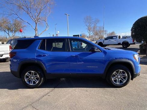 Used 2025 GMC Terrain Elevation w/ Technology Package II image 2