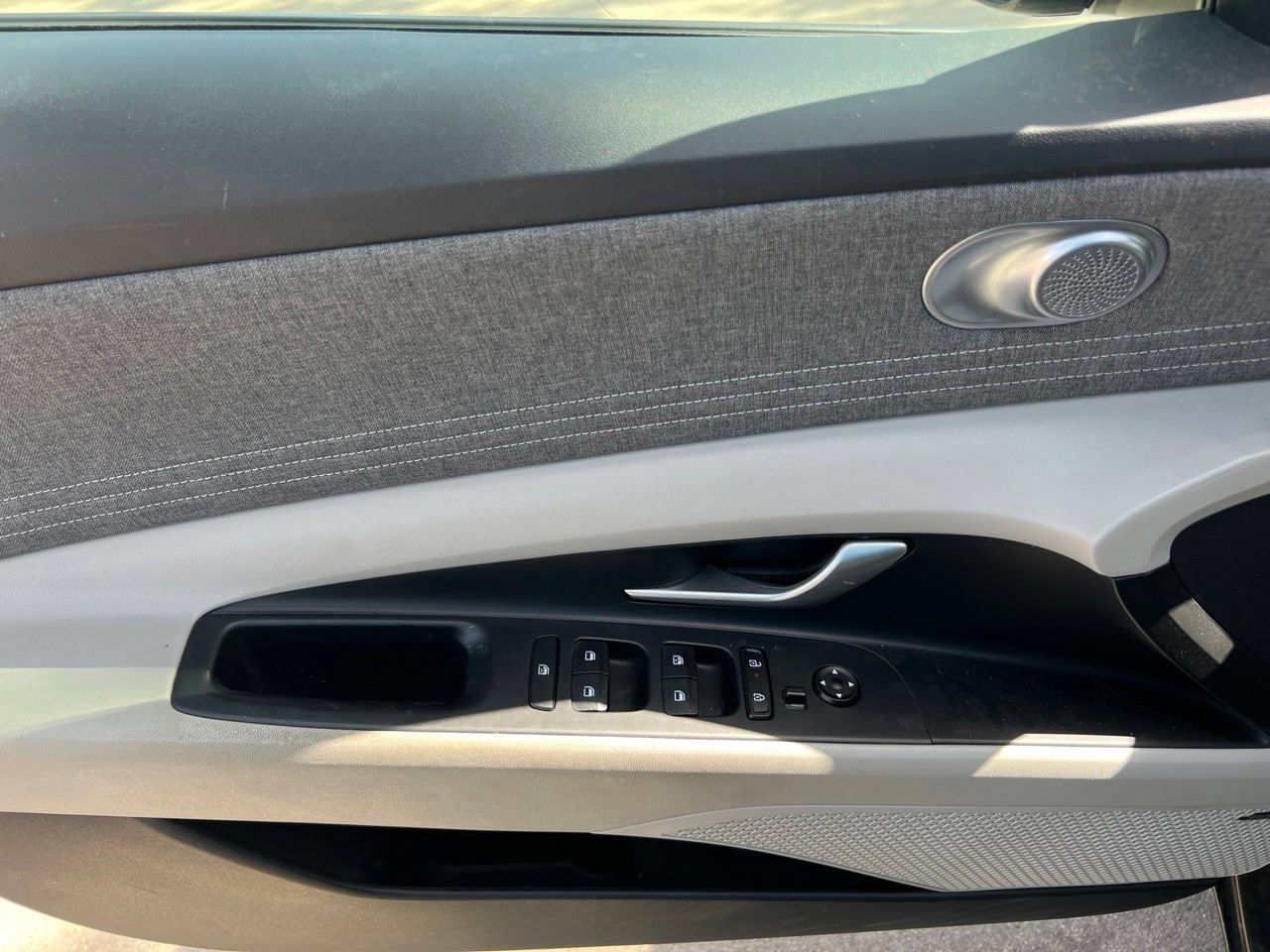 Used 2025 Hyundai Elantra Limited FWD image 11