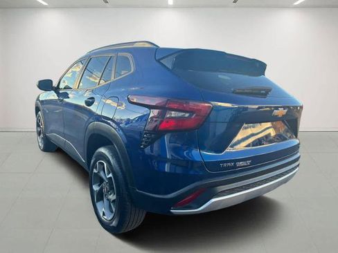 Used 2024 Chevrolet Trax LT w/ Driver Confidence Package image 5