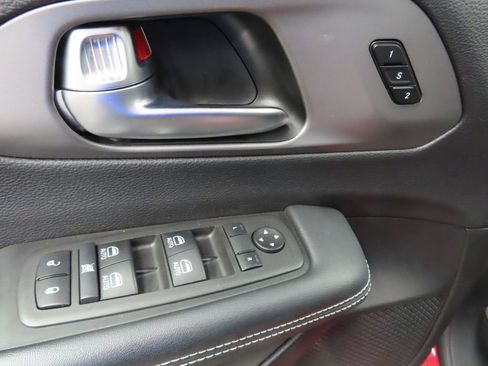 Used 2025 Chrysler Pacifica Select FWD image 52