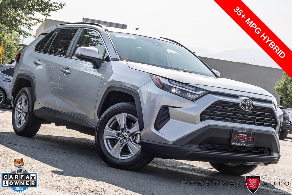 Used 2025 Toyota RAV4 XLE AWD/4WD image 1