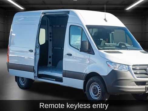 Used 2025 Mercedes-Benz Sprinter 2500 image 11