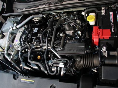 Used 2025 Nissan Sentra SR w/ SR Premium Package FWD image 34