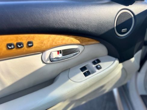 Used 2002 Lexus SC 430 Convertible image 10