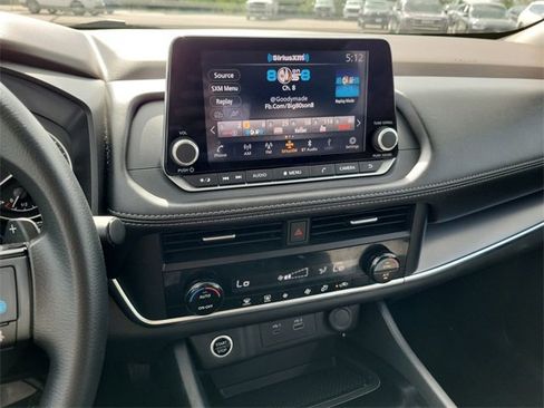 Used 2023 Nissan Rogue SV image 11