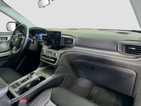 Used 2022 Ford Explorer XLT w/ Equipment Group 202A image 32