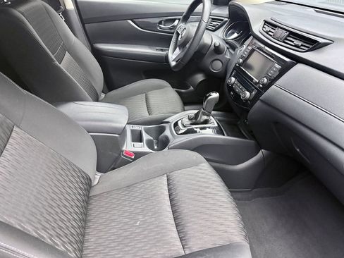 Used 2020 Nissan Rogue SV image 11