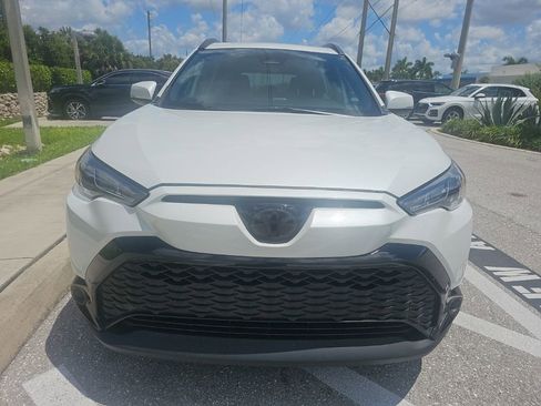 Used 2023 Toyota Corolla Cross AWD Hybrid w/ Moonroof Package image 2