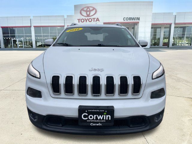 Used 2016 Jeep Cherokee Latitude w/ Cold Weather Group AWD/4WD image 17