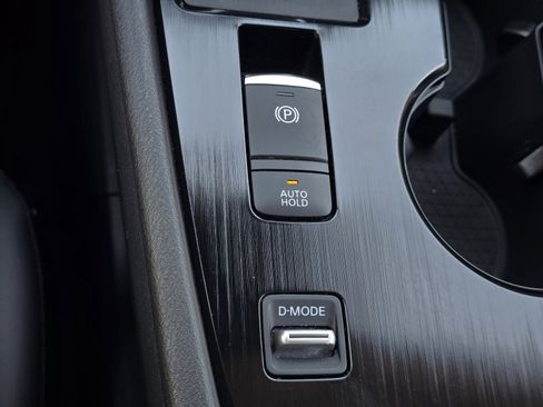 Used 2024 Nissan Rogue SV w/ SV Premium Package FWD image 20